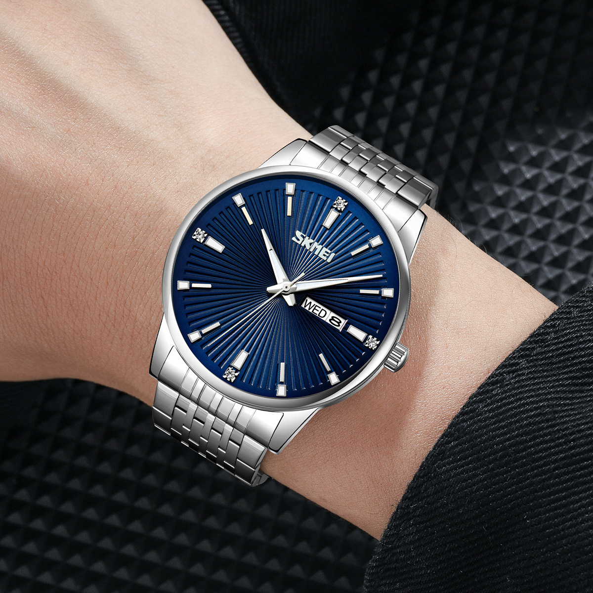 Momento de reloj de hombre de negocios impermeable nocturna doble calendario relojes de cuarzo transfronterizos relojes de hombre comercio exterior al por mayor