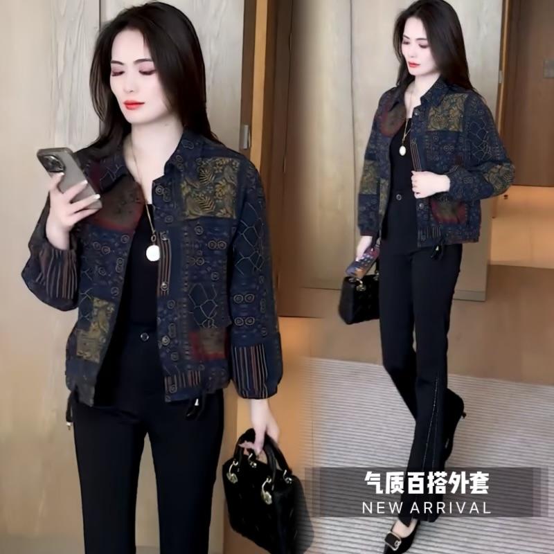 Fashionable and casual short jacket for women in spring and autumn new versatile long-sleeved shirt loose fashionable middle-aged and elderly cardigan top