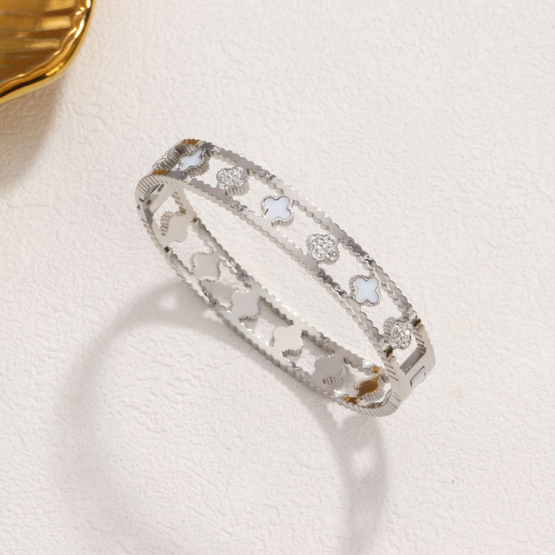 25 네잎 화이트 쉘 팔찌 스틸 컬러