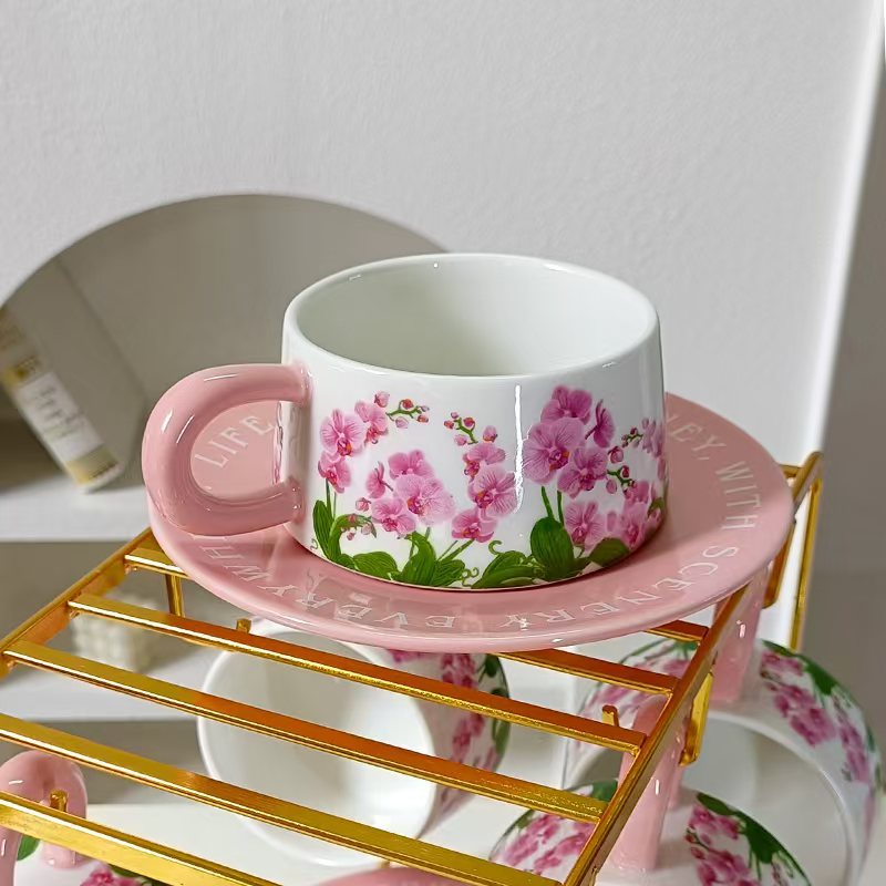 Taza de café francesa de nicho, mariposa de alta calidad, lujo ligero, retro, alta sensación, taza de menú de la tarde de cerámica inglesa.