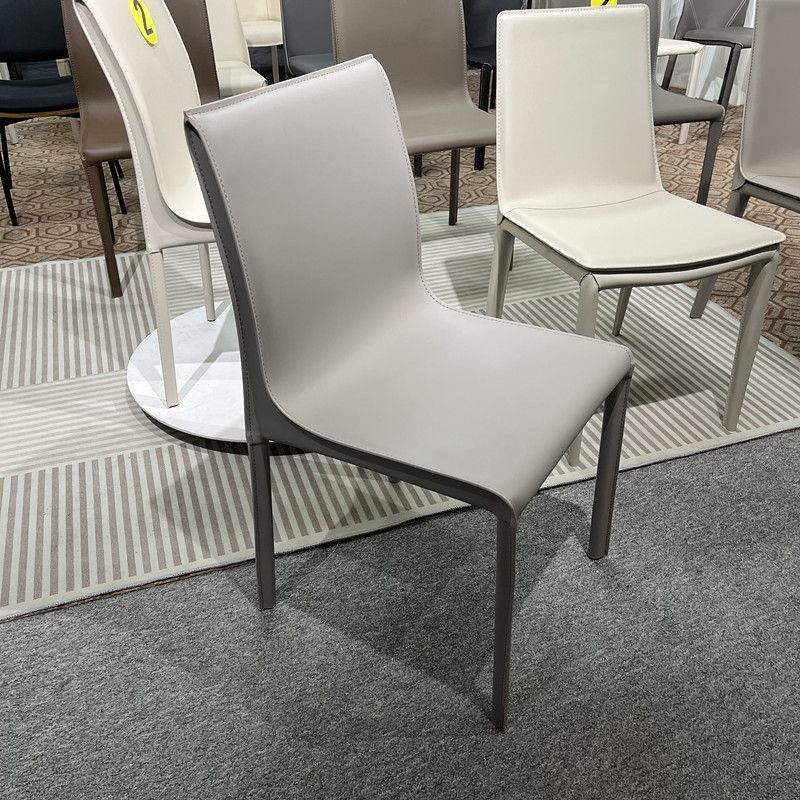 2025년 대세 미니멀 다이닝 체어 [라이트카키]