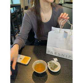 现 2026春季新款韩国东大门气质修身内搭大领口竖纹T恤