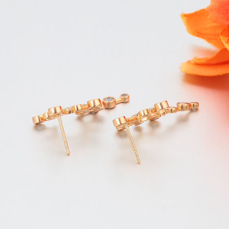 Xuping nicho de diseño estilo retro pernos de cobre chapado 18k personalidad irregular pendientes de orejas al por mayor