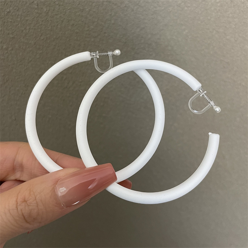 0602 귀 피어싱 없이 착용할 수 있는 흰색 초대형 C링 플라스틱 스프링 이어 클립