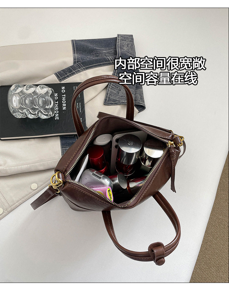 Túi đeo chéo nữ phong cách tối giản cổ điển dung lượng lớn, kiểu dáng vuông ngang, có dây đeo vai — Màu cà phê Không có mặt dây chuyền, Màu nâu không có mặt dây chuyền, Màu xanh lá cây không có mặt dây chuyền, Màu đỏ không có mặt dây chuyền chi tiết 6