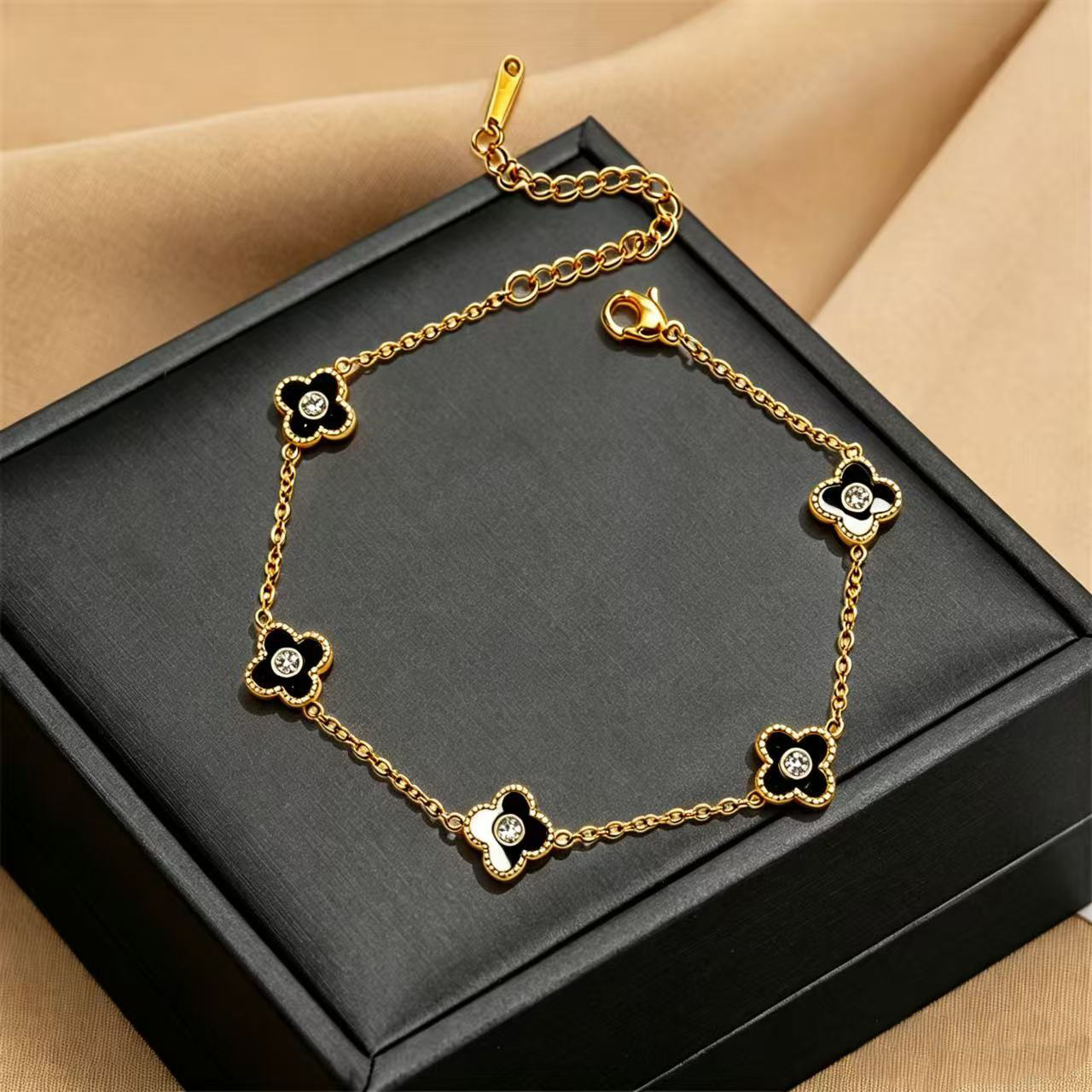 Fuente transfronteriza Xinxun grasa de titanio pulsera de acero versátil temperamento alto sentido nicho lujo ligero no desvanecer joyas de mano