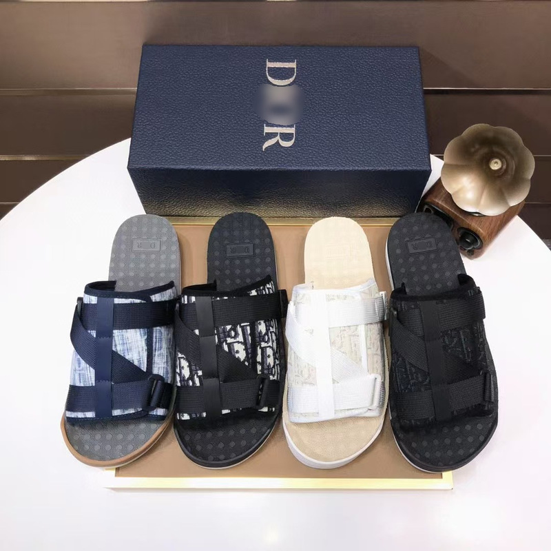 Trendy High-End Men's Slippers, Light Luxury Thick-Soled Summer Fashion Home and Outdoor Lightweight One-Line Sandals with Straps