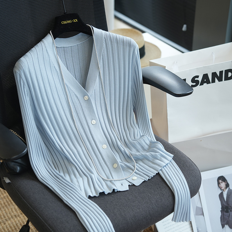Shanghai Dan Nong Flagship Store/Wool V-Neck Solid Color Slimming Knitted Cardigan Women's Base Layer for Spring and Summer