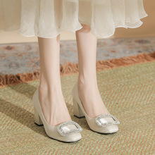 2024新款方头粗跟高跟鞋大码加肥加宽婚鞋婚宴新娘鞋单鞋秀禾服