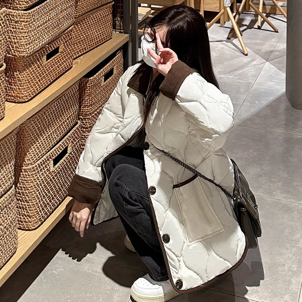 Chaqueta de plumón ligera y delgada para mujeres 2025, nueva moda de estilo exterior pequeño diseño de nicho para estudiantes chaqueta corta
