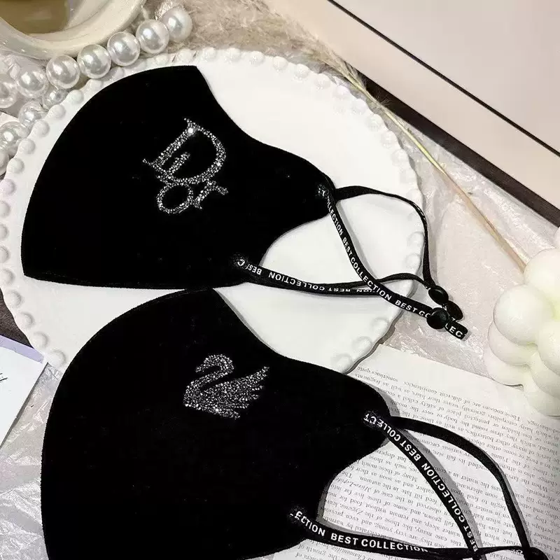 Medical mask, keep warm three dimensional adjustable swan