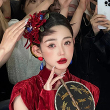 2024新中式秀禾服头饰红色毛绒花朵新娘发夹龙凤褂旗袍边夹配饰
