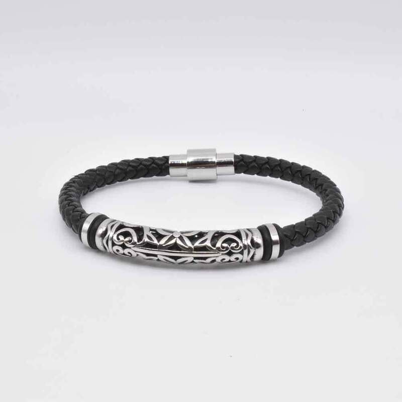 Titanium steel flower tube magnet buckle leather rope bracelet