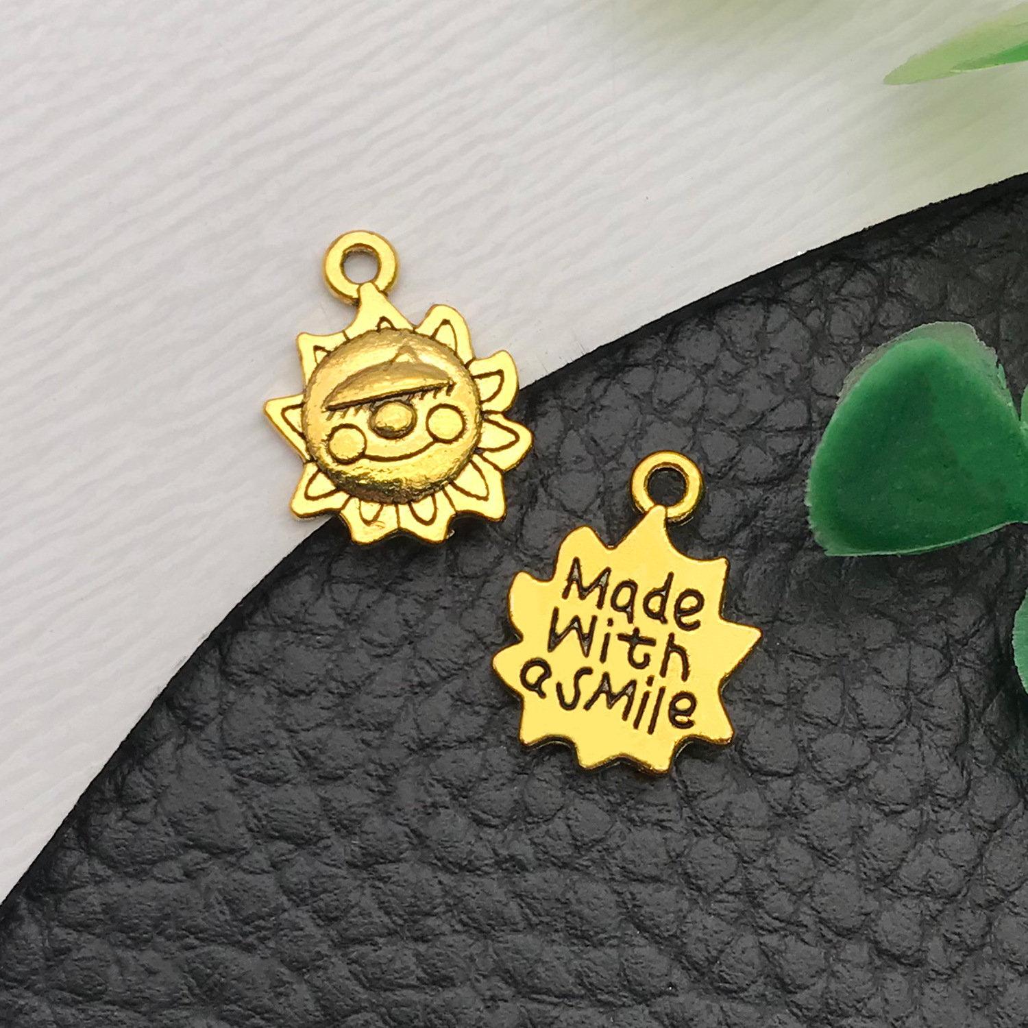 13571-古金锌合金圆形笑脸太阳12x15-1g