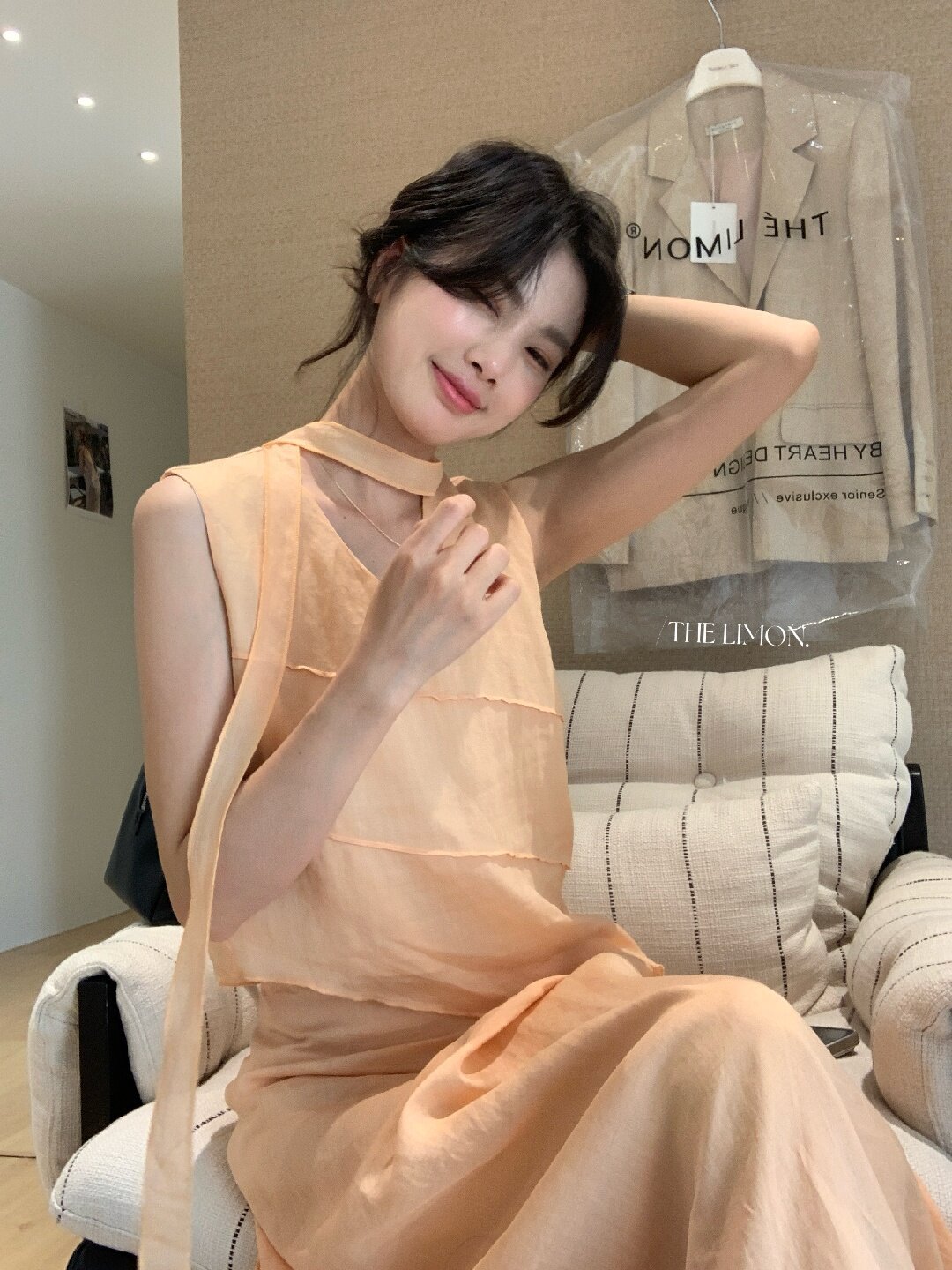 Bộ áo hai dây kết hợp chân váy midi nữ tính chất tơ tằm phong cách Hàn Quốc — màu cam, màu mơ chi tiết 39