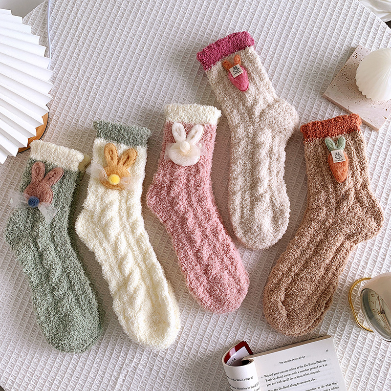 Japanese-style cute home sleep socks for women, mid-calf, thick coral fleece, sweet cartoon INS winter warm floor socks