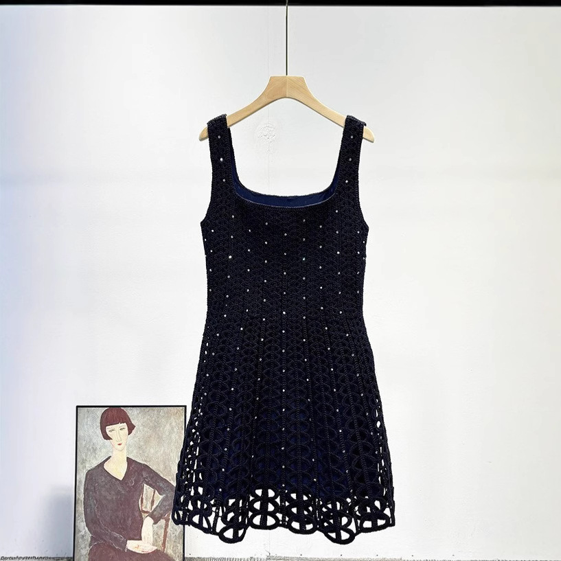 法式女装2025夏季新款南油U领钉珠收腰镂空无袖针织吊带连衣裙女