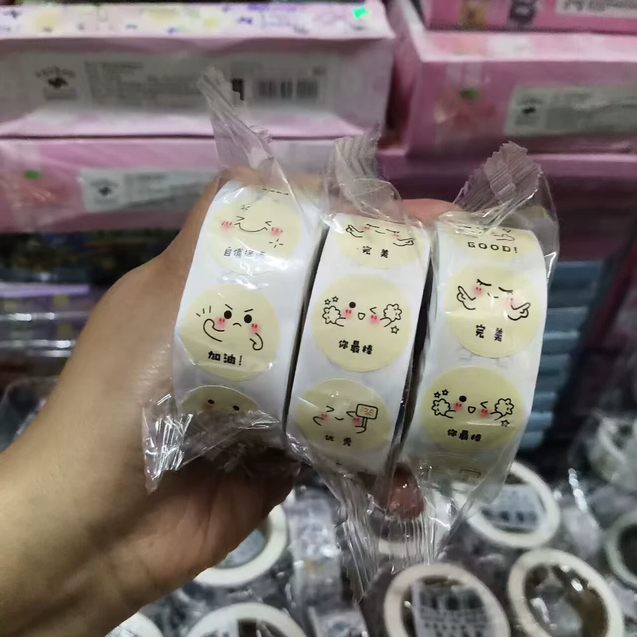 Стикерплот (Sanrio) милый карикатурный бумажный скотч — декоративная канцтовары, 500 наклеек на рулоне