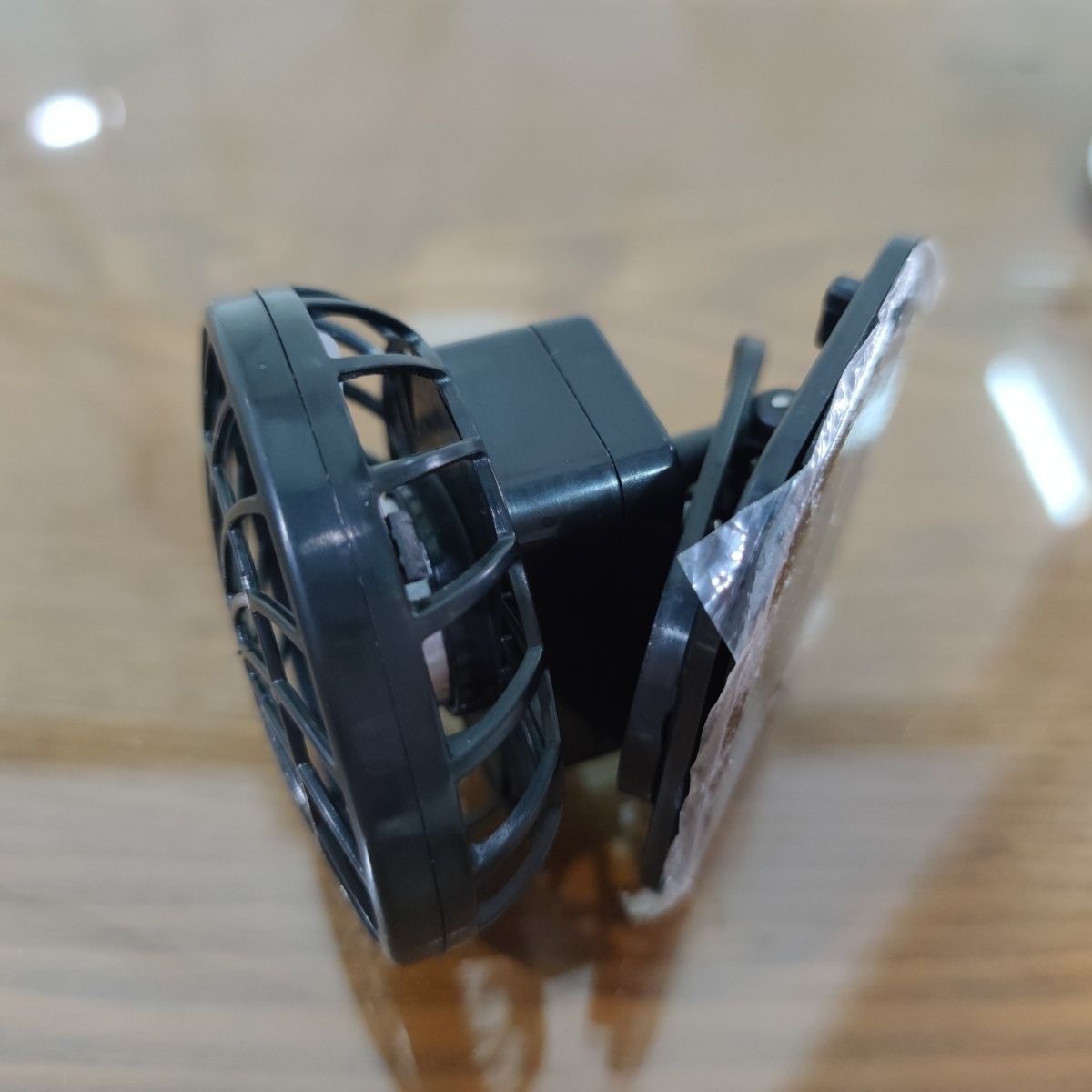 Nuevo clip de carga USB pequeño ventilador mini escritorio de carga solar multipropósito gran viento ajuste de tres velocidades