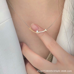 Two-Color 18K Gold Diamond Smile Clavicle Chain Necklace Women's Simple Au750 Smiley Face Clavicle Chain Pendant
