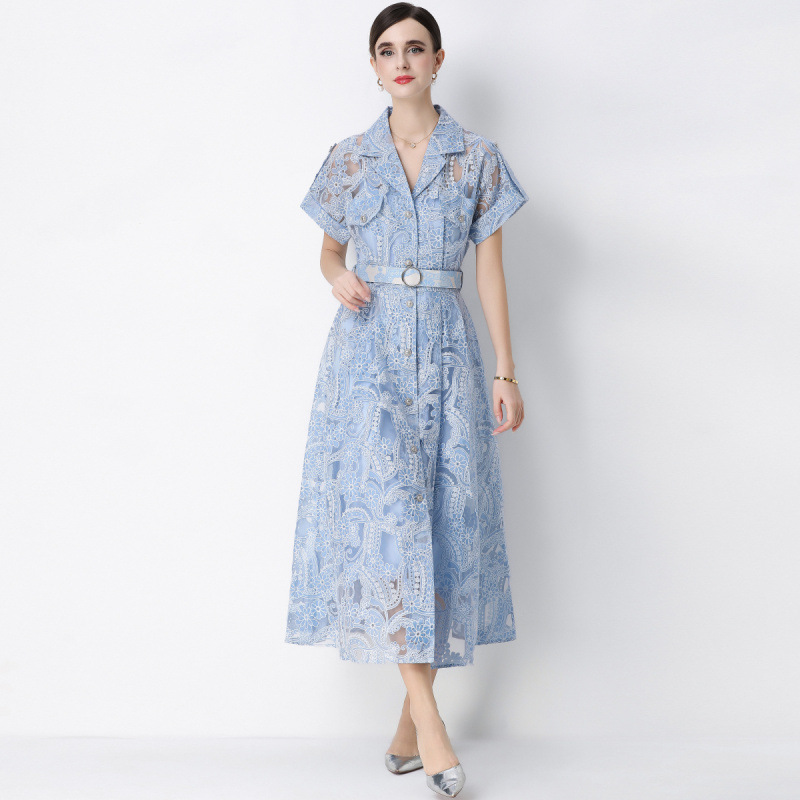 Đầm maxi nữ ren thêu hoa cổ vest cài cúc thắt eo dáng dài thanh lịch — xanh lam, màu trắng, màu vàng
