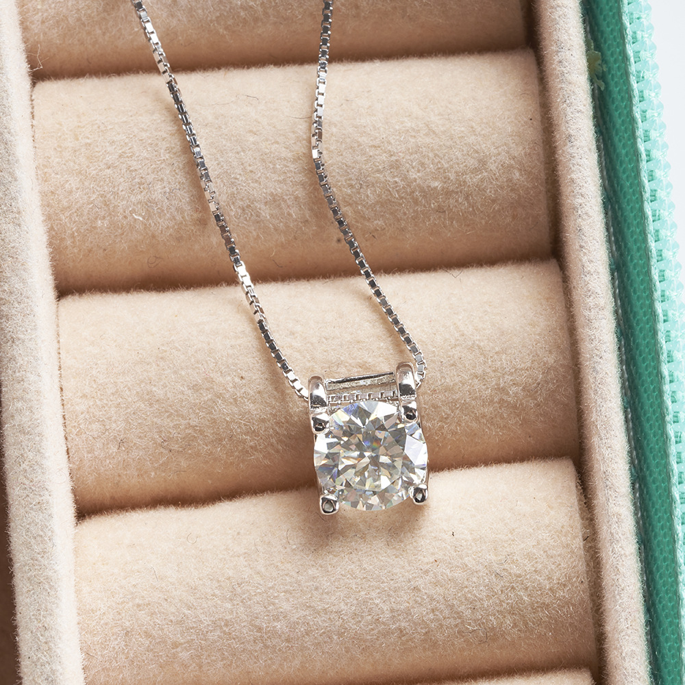 Pernos de piedra moissan S925 pernos de plata esterlina de moda toro cuatro garras pernos de diamante fábrica directa de una pieza