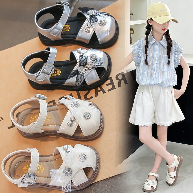 Sandálias princesa de niñas verano 2026 nuevas niñas zapatos de playa antipatadas zapatos de arco para niños zapatos individuales