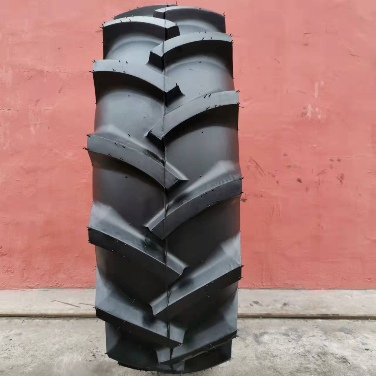 销售14.9-24各种灌溉机 打捆机 收割机轮胎