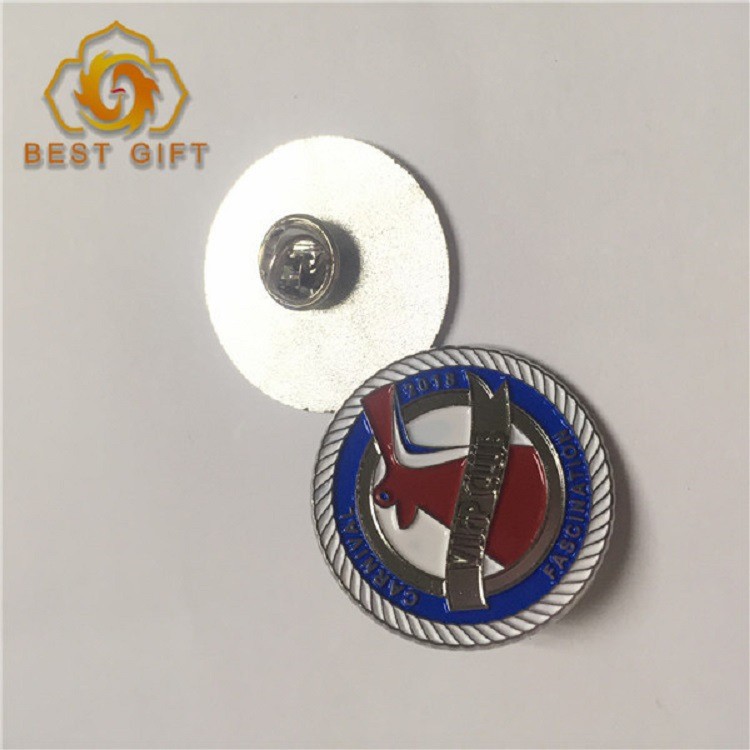 伟德bv1946官网-库克揭示苹果AI硬件新布局未来或见AI眼镜与胸针