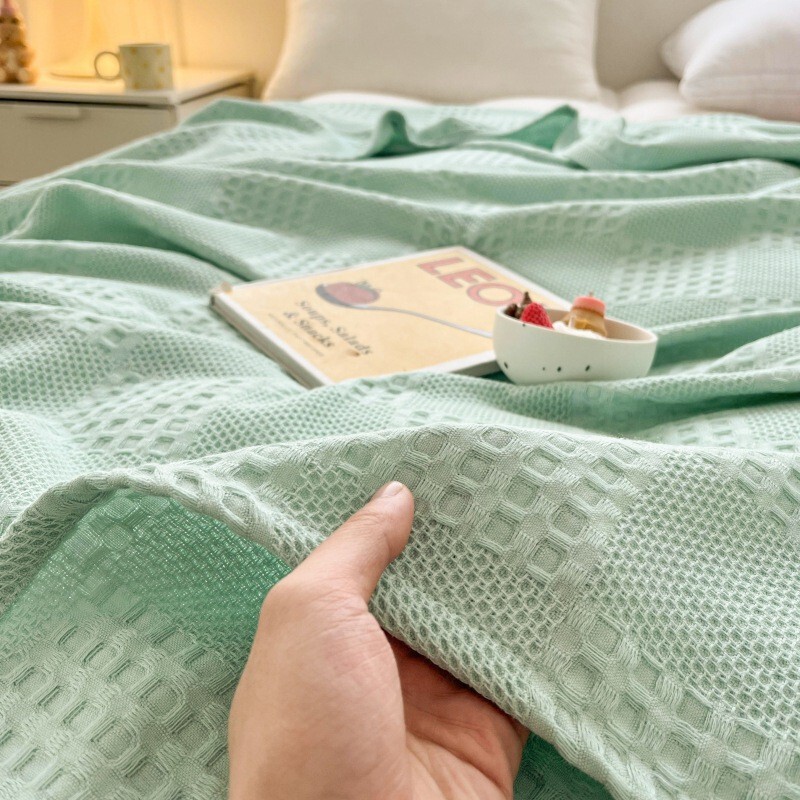 Class A 100 cotton good products Xinjiang cotton cotton towel blanket air conditioning lunch break line blanket gift thin blanket wholesale