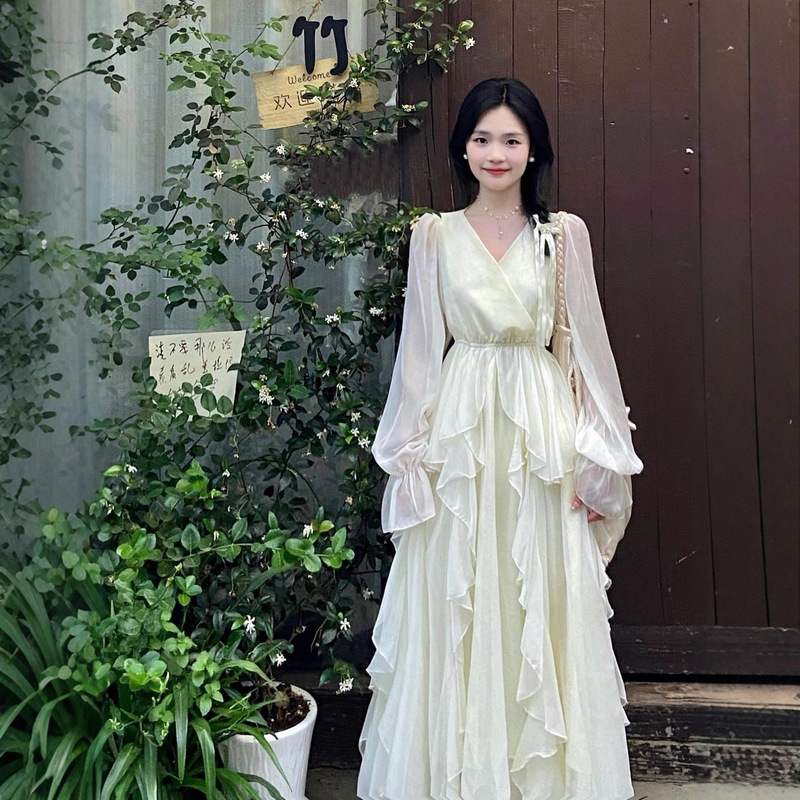 2025 New Summer Style Milky White French First Love Fairy Skirt Gentle Style V-Neck Slimming Look Draped Dress