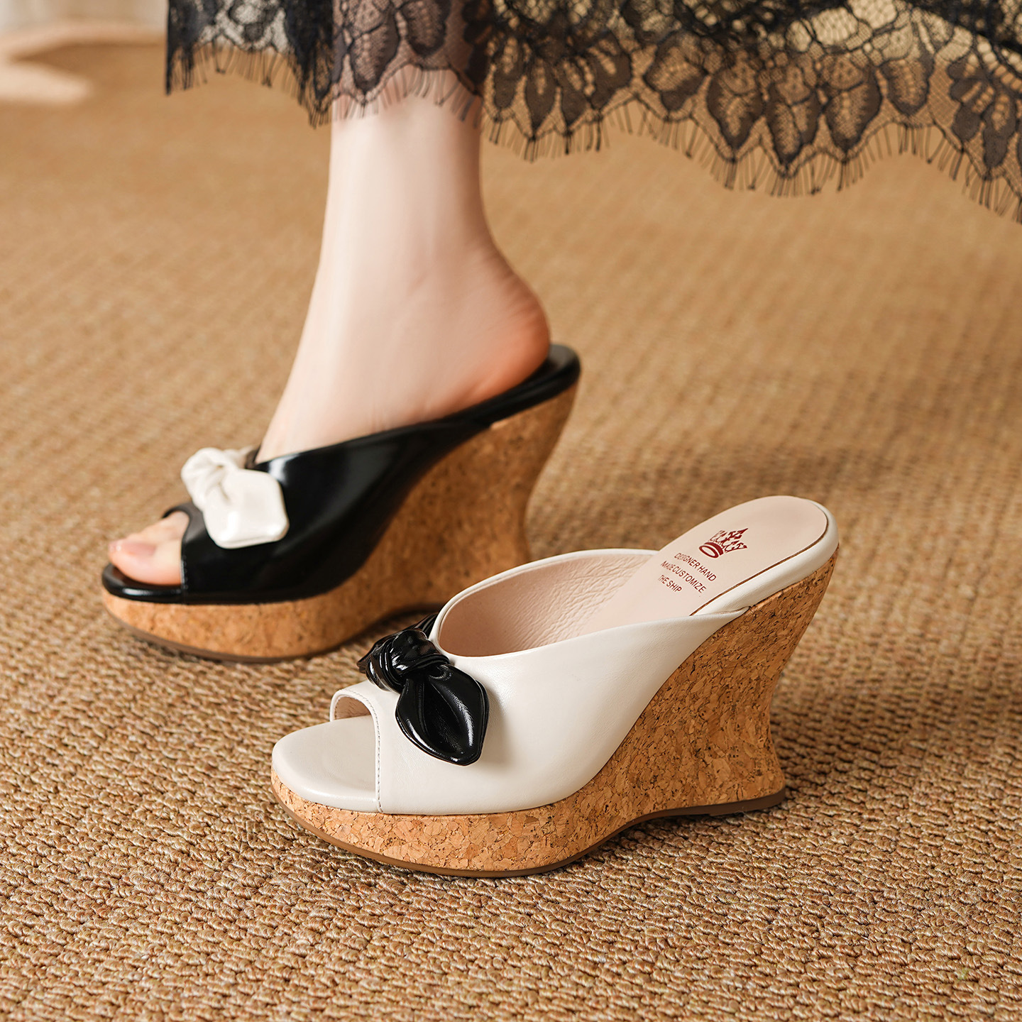 Dép sandal cao gót nữ hở mũi đế xuồng 11cm nơ bướm phong cách Hàn Quốc mùa hè — màu đen, màu trắng ngà