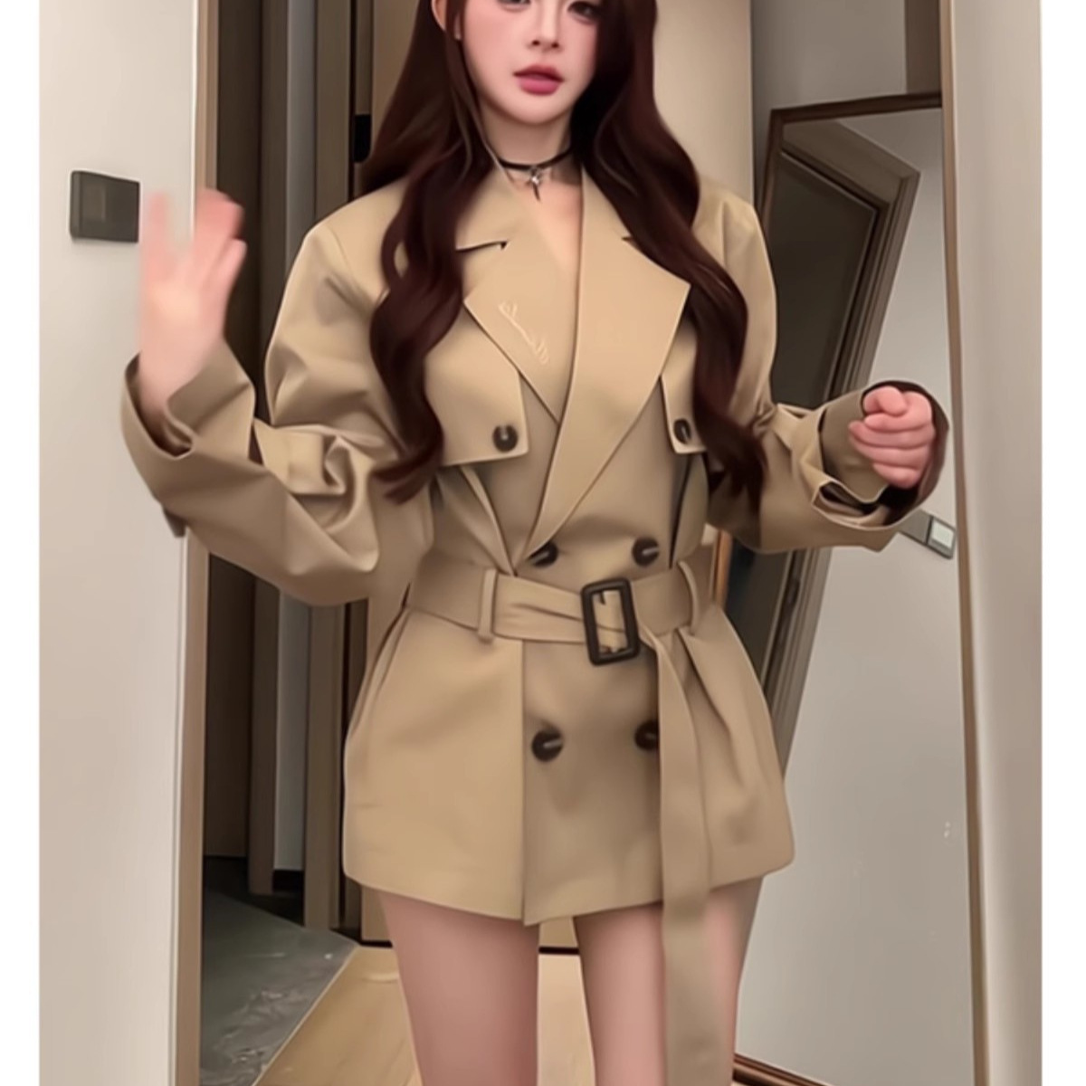 French-Style Khaki Short Trench Coat for Women, Early Autumn, Petite Size, Waist-Cinching, Slimming, Elegant and Casual Top