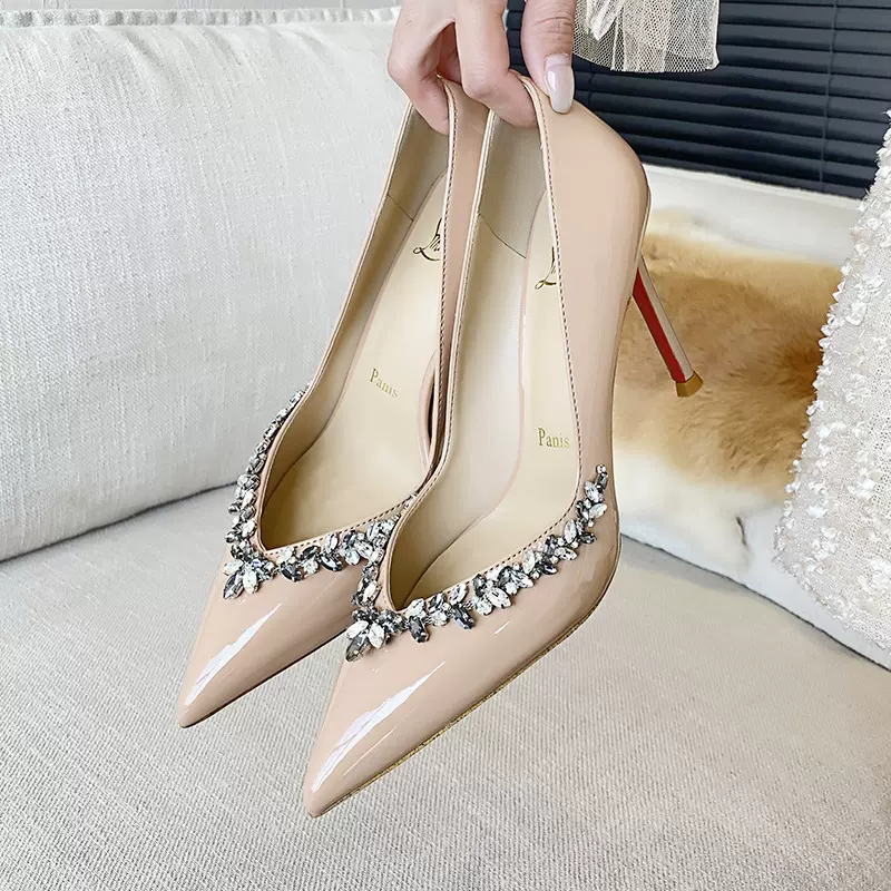 裸色高跟鞋女2025新款V口链条水钻细跟尖头气质法式红底宴会单鞋