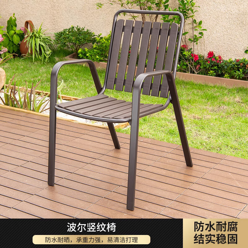 Taburetes al aire libre, sillas, mesas y sillas, balcón, patio, café, té, leche, comidas en el interior