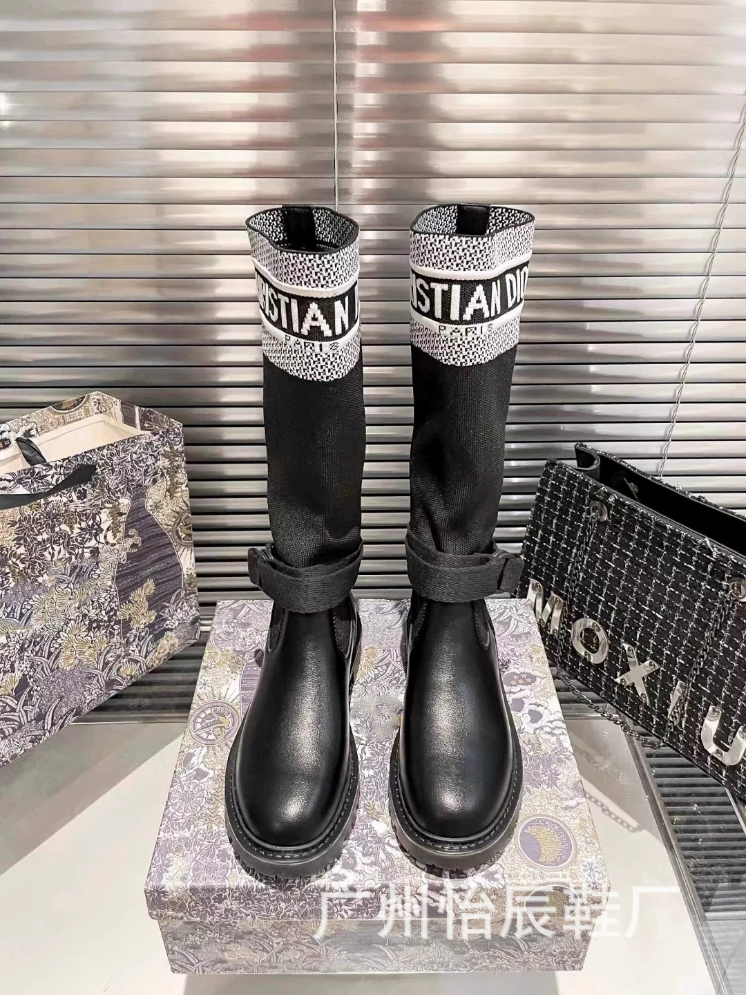 Зимние полусапоги низкие (Martens), натуральная кожа, рифлёная подошва, тёплый повседневный стиль