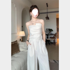 今年人気のファッショナブルで美しい年齢を軽減する服装、白いチューブトップのツーピーススーツとパンツ、女性の夏服、一式セット