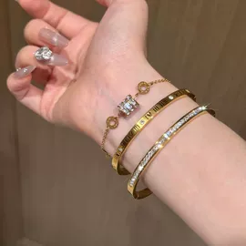 项链;戒指;手镯