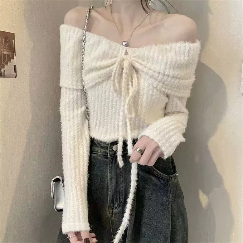 辣妹挂脖一字领露肩毛衣女秋冬新款高级感软糯针织打底衫短款上衣