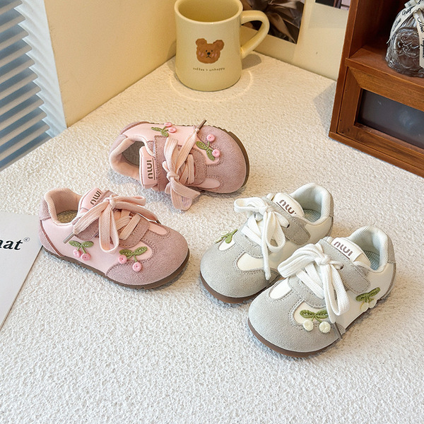 Fashionable sneakers