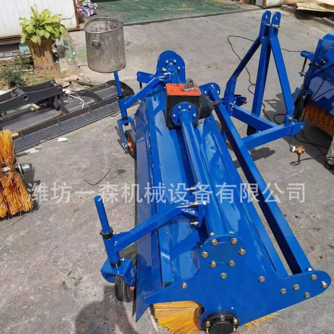 拖拉机带动 滚刷式 扫地机 扫雪机 工作宽度可以选择 Tractor swe