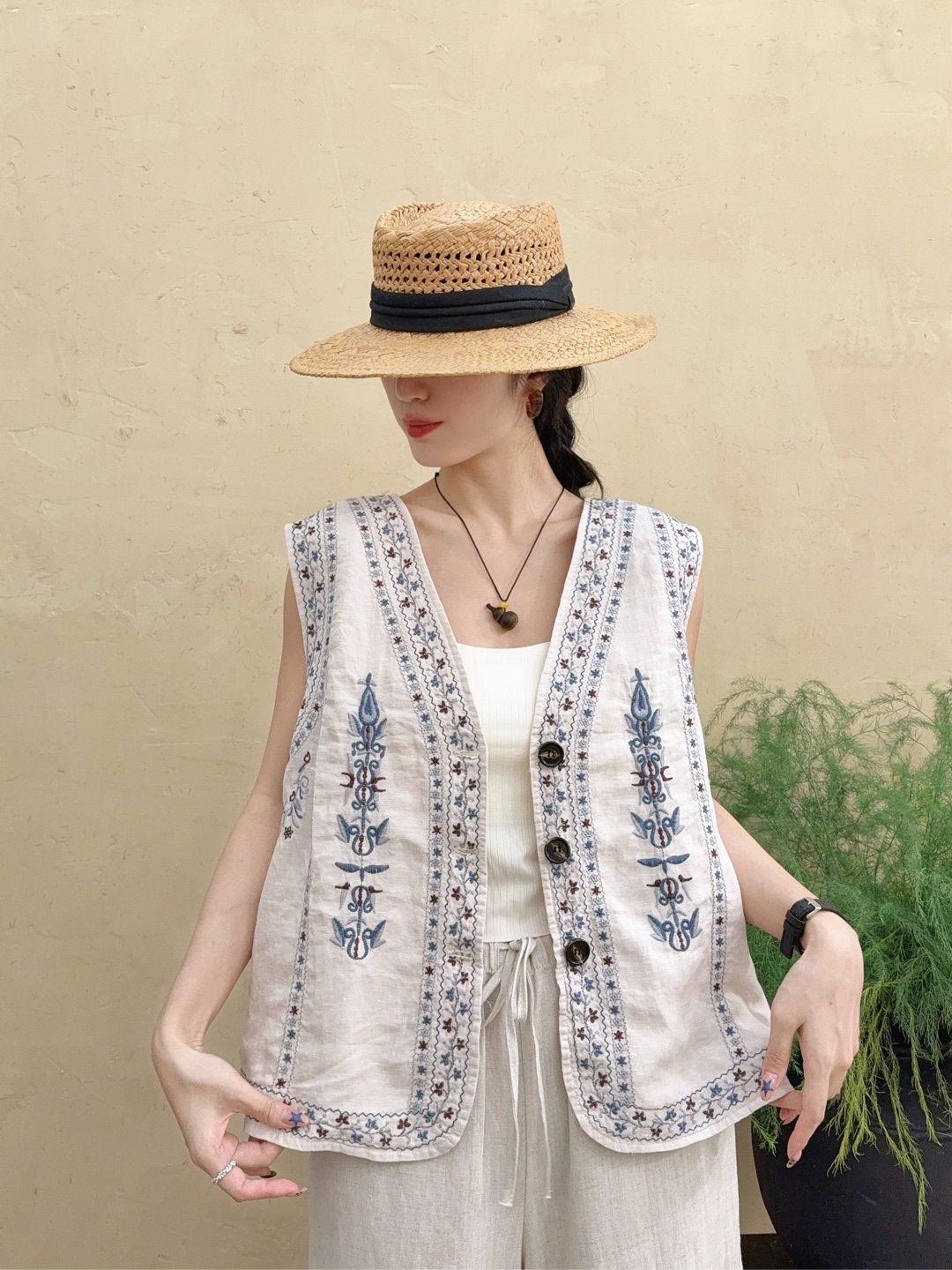 Brudado pesado de cuello V temperamento chaleco de lino primavera y otoño nuevo retro casual sin mangas bordado chaleco de mujer