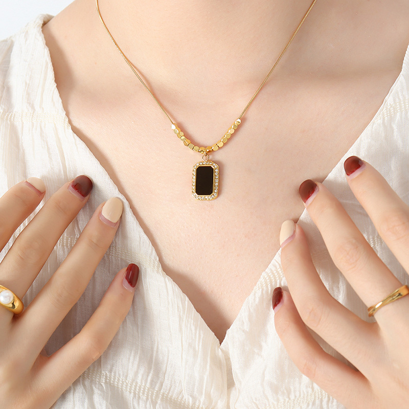 Acrylic pendant with zircon