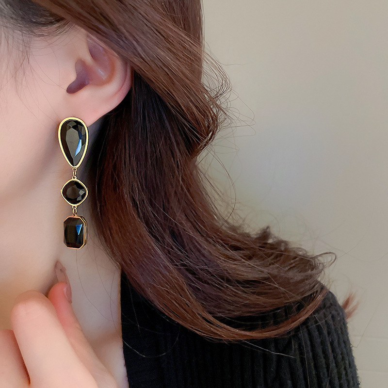 Fashion Oval Titanium Steel Plating Zircon Earrings 1 Pair