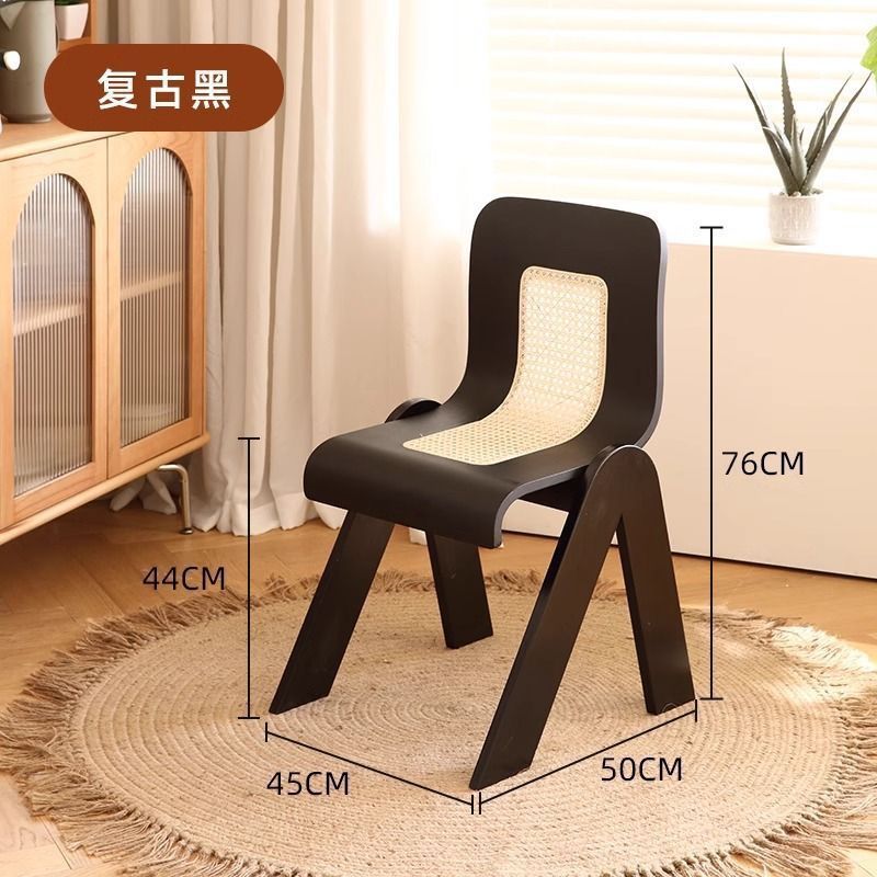 검정색 빈티지 C형 의자