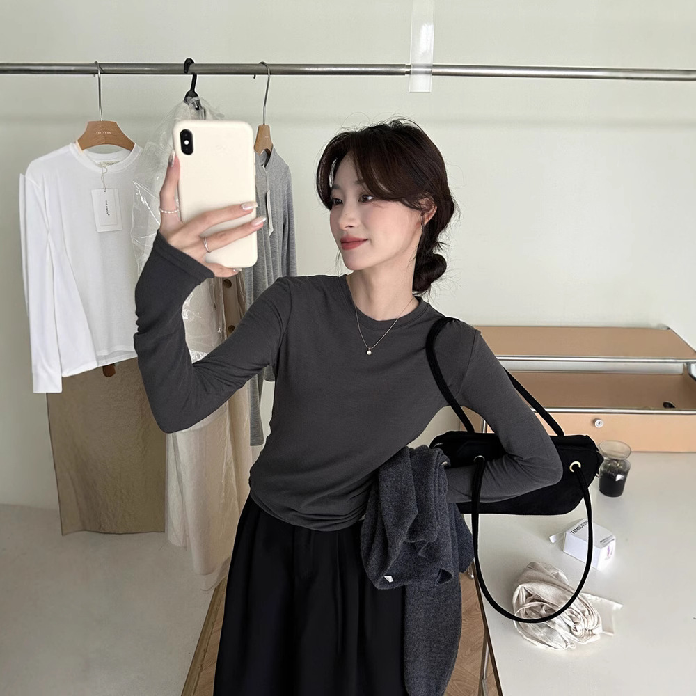 高彈軟糯灰色圓領長袖正肩打底衫女秋冬季設計感內搭打底T恤上衣