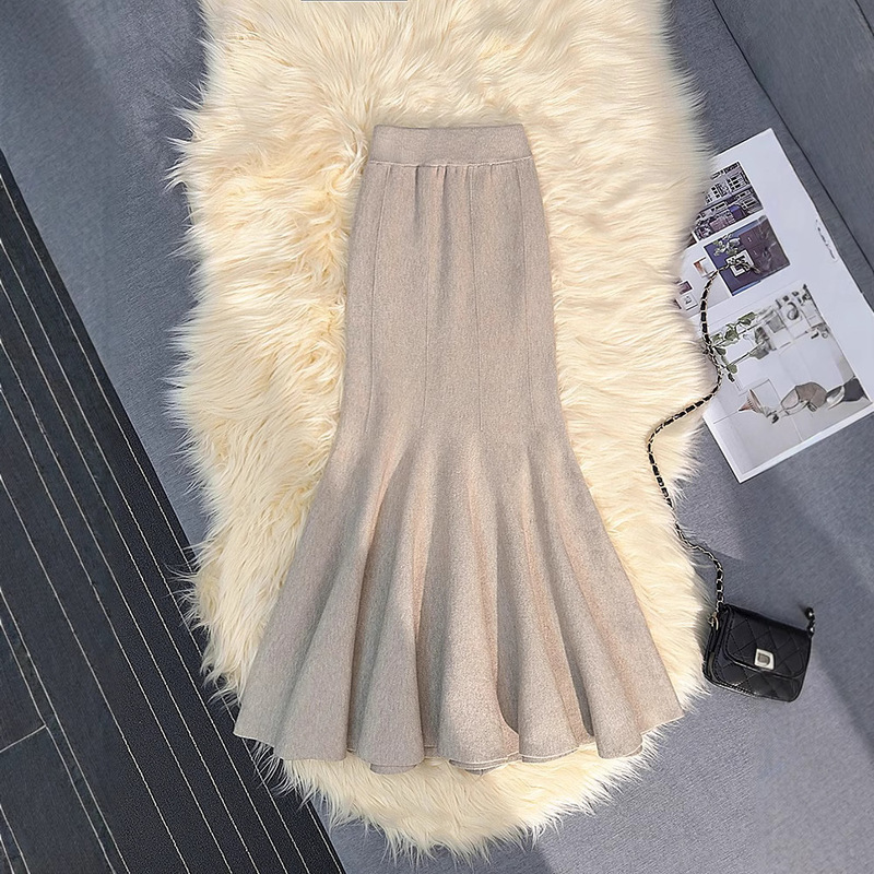 白い魚の尾のニットの半身のスカートの女性の秋冬の新型はお尻を包んで歩いて蓮の半分のスカートを生みます。|undefined