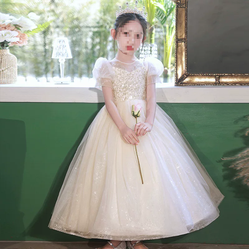 Пианино, костюм маленькой принцессы, вечернее платье