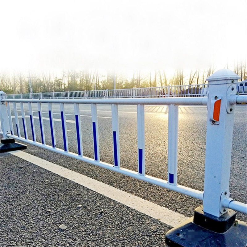 市政交通道路公路护栏警示防护安全隔离栏移动铁艺防撞镀锌钢护栏
