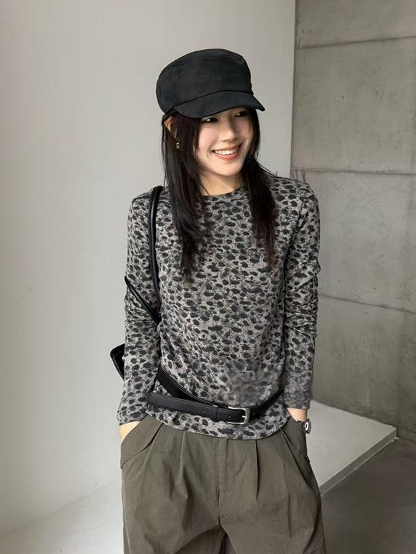 韩系显瘦圆领豹纹长袖T恤宽松打底衫女2025秋季新款百搭复古显瘦|undefined